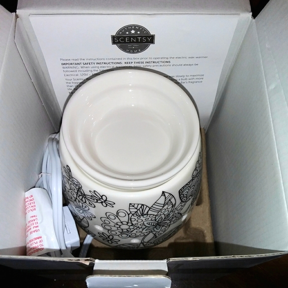 Reimagine Scentsy NIB Butterfly/Floral Pattern *Perfect* - Picture 6 of 9